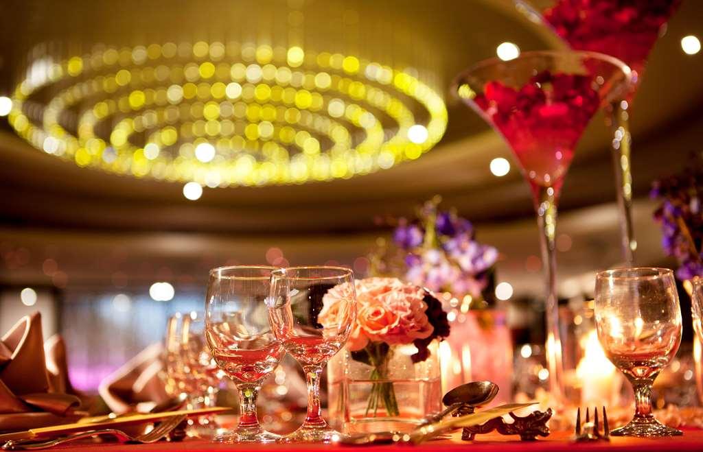 The Howard Plaza Hotel Taipei Restaurant bilde The interior of the restaurant