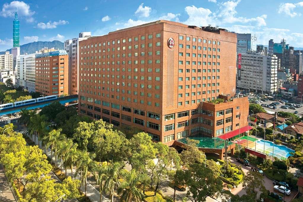 The Howard Plaza Hotel Taipei Eksteriør bilde Kaohsiung Medical University Hospital