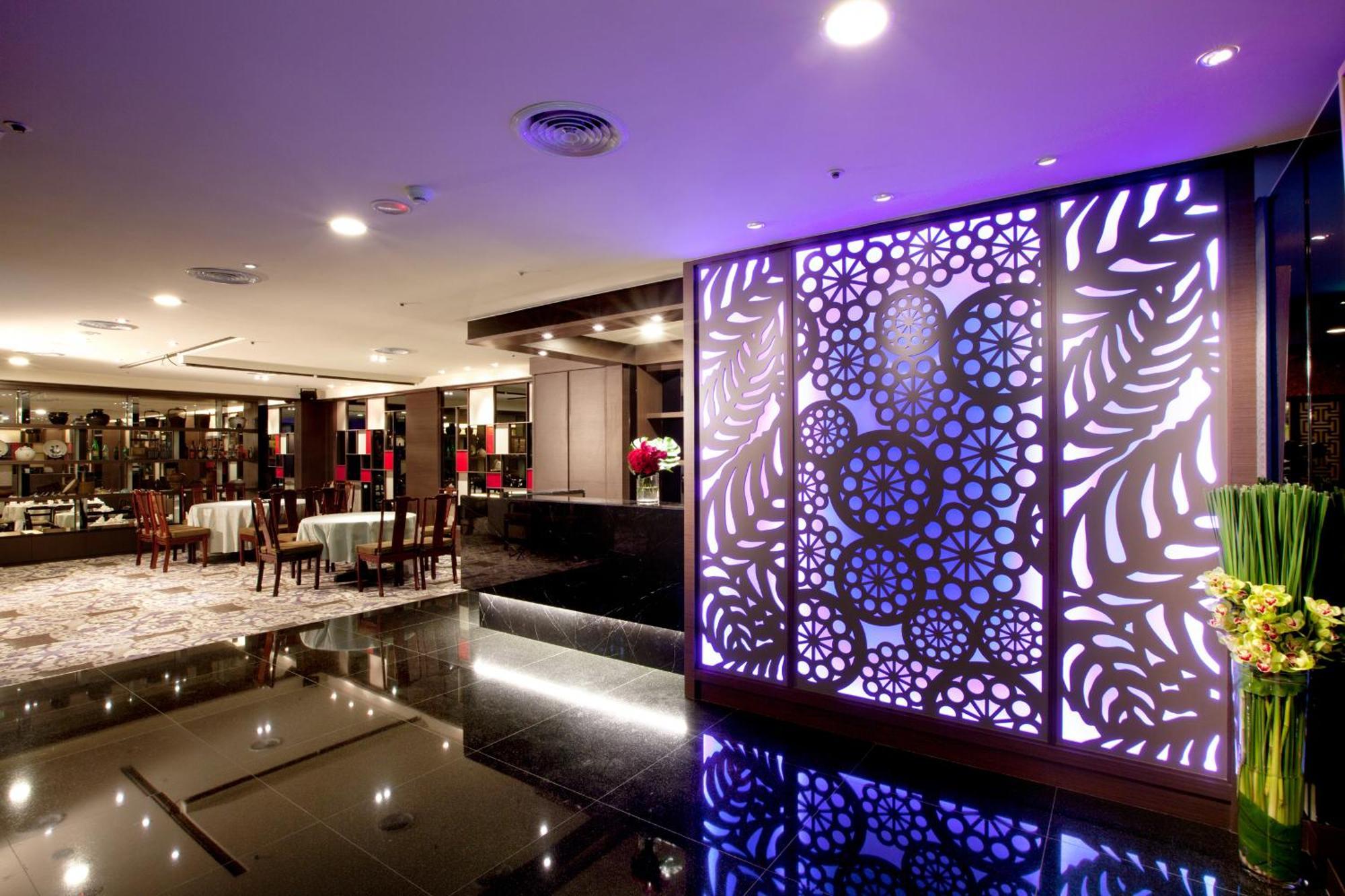 The Howard Plaza Hotel Taipei Eksteriør bilde The lobby of the hotel